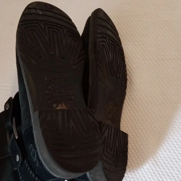 UGG Women's Black Shearling Boots 8 - Picture 5 of 8